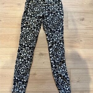 Columbia Black and Cream Patterned Apparel